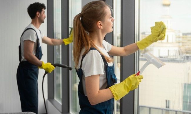 Professionisti di pulizia post-trasloco